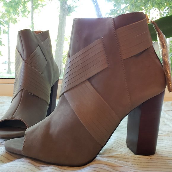 KLUB NICO Betheny Sage Booties - Picture 1 of 12